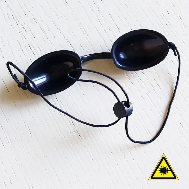 Очки от лазерного излучения для пациента